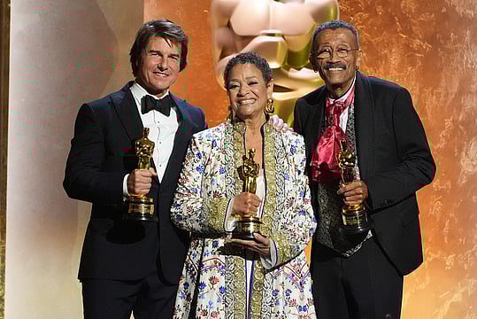 16th Governors Awards: Tom Cruise, Dolly Parton, Debbie Allen and Wynn Thomas Receive The  Honorary Oscars