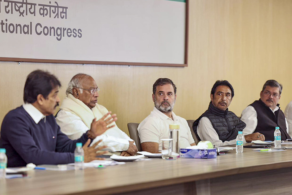 Congress President Mallikarjun Kharge and Leader of Opposition in the Lok Sabha Rahul Gandhi during a meeting with senior Congress leaders from 12 states and union territories where the Special Intensive Revision (SIR) of electoral rolls is underway, in New Delhi. 