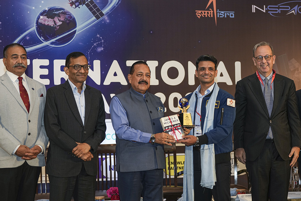 Union MoS (Ind. Charge) Jitendra Singh, Indian Astronaut and IAF Group Captain Shubhanshu Shukla, Lieutenant General Anil Kumar Bhatt (Retd.), Ambassador of Italy to India Antonio Bartoli and IN-SPACe Chairman Pawan Goenka during the India International Space Conclave, in New Delhi.