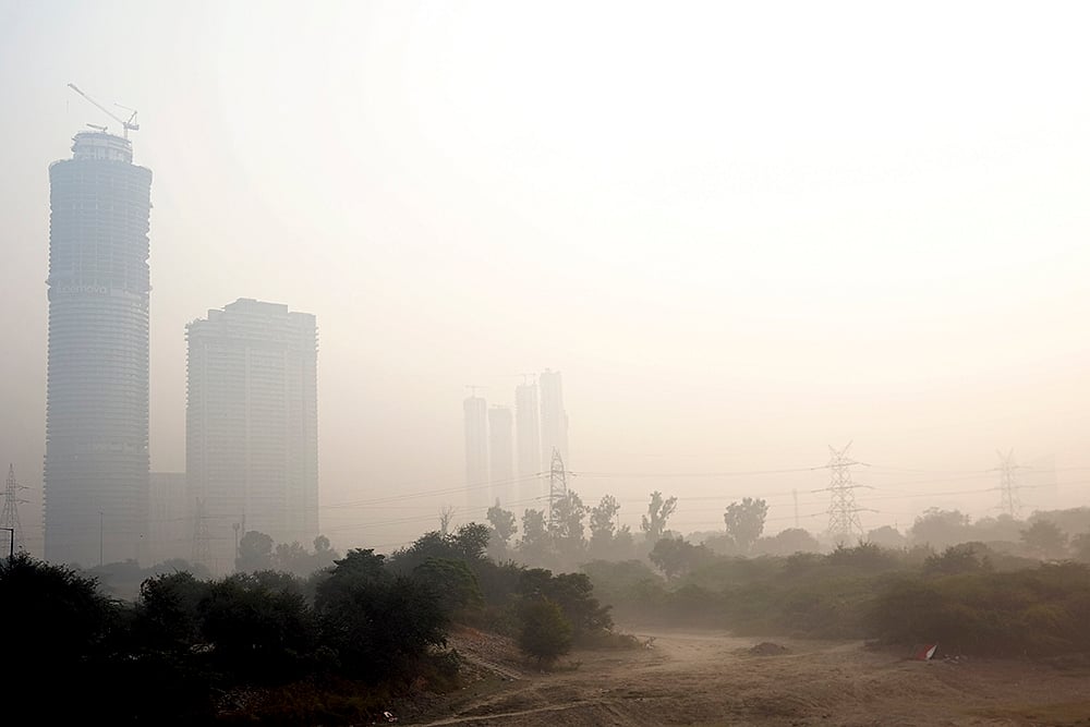 Weather: Low visibility in  Delhi