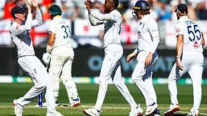 AP Photo/Gary Day : England's Jofra Archer, center, celebrates with teammates the wicket of Australia's Marnus Labuschagne during the first Ashes cricket test match between Australia and England in Perth, Friday, Nov. 21, 2025.