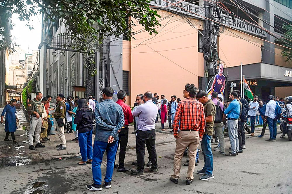 People evacuate buildings after tremors were felt due to an earthquake, in Kolkata. Tremors were felt across West Bengal and parts of the northeast on Friday morning, as an earthquake of magnitude 5.7 jolted Bangladesh's Narsingdi.  - | Photo: PTI