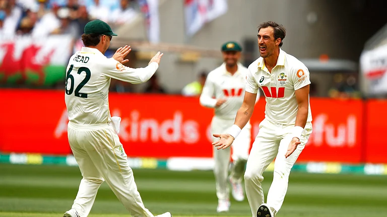 Australia Vs England LIVE Score, 1st Ashes Test, Day 2: Australia's Mitchell Starc, right, celebrates with teammate Travis Head the wicket of England's Zak Crawley on day two of the first Ashes cricket test match between Australia and England in Perth, Saturday, Nov. 22, 2025. - (AP Photo/Gary Day)