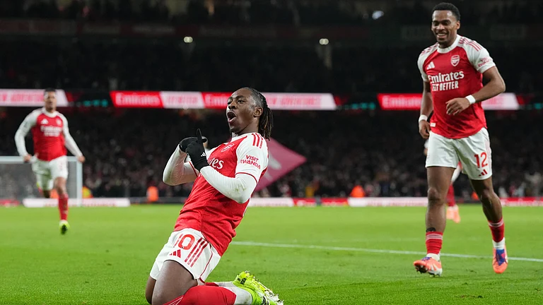 Arsenal's Eberechi Eze celebrates after scoring during a Premier League soccer match between Arsenal and Tottenham in London, Sunday, Nov. 23, 2025 - (AP Photo/Frank Augstein)