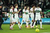Elche 2-2 Real Madrid, La Liga: Bellingham Rescues Point For Los Blancos | Photo: AP/Alberto Saiz : Elche's team players react after the Spanish La Liga soccer match between Elche and Real Madrid in Elche, Spain.