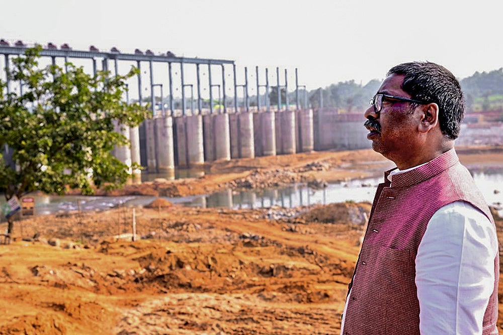 Hemant Soren inspects Masalia-Raneshwar Mega Lift Irrigation Project