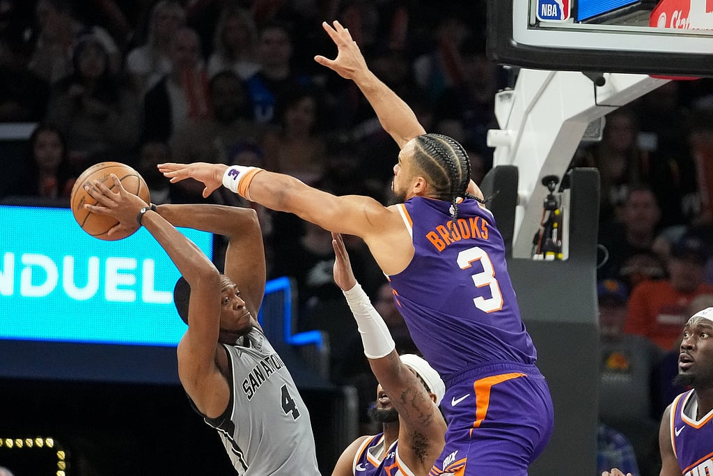 NBA Basketball Championship: San Antonio Spurs vs Phoenix Suns