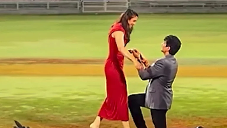 World Cup-winning Indian women's cricket team star Smriti Mandhana being proposed by music composer Palash Mucchal for marriage at the DY Patil Stadium, in Navi Mumbai. - | Photo: @palash_muchhal/Instagram via PTI