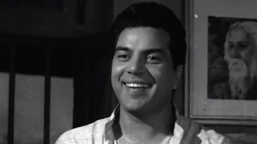 Bollywood celebs attend Dharmendra's last rites - X