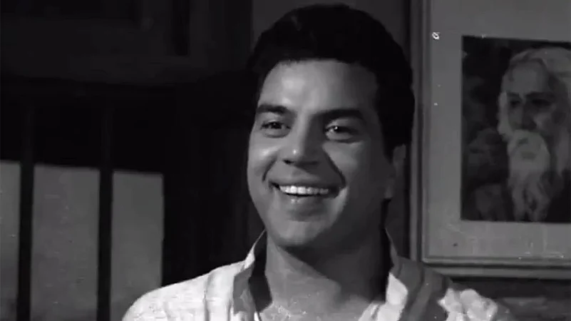 Bollywood celebs pay last respects to Dharmendra