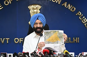 Imago /Hindustan Times : Delhi Environment Minister Manjinder Singh Sirsa addressing a press conference over cloud seeding at Delhi Secretariat on July 1, 2025 in New Delhi, India. The Directorate General of Civil Aviation (DGCA) approved the Delhi government s plan to try artificial rain for immediate relief in case of worsening pollution levels in the national capital. The India Meteorological Department (IMD) had earlier approved the pilot project to try artificial rain. Delhi Environment Minister Manjinder Singh Sirsa announced the trial of artificial rain will be held between August 30 and September 10. The first artificial rain pilot project of the Delhi government is completely ready.