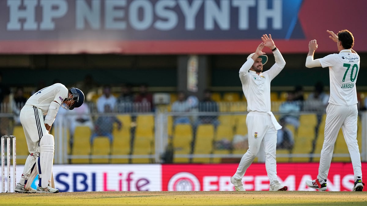 South Africa's Marco Jansen, right, celebrates with teammates after the dismissal of India's Yashasvi Jaiswal, left, on the fourth day of the second cricket test match between India and South Africa in Guwahati, India, Saturday, Nov. 22, 2025.  - (AP Photo/Anupam Nath)