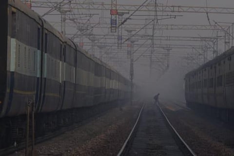Early morning commuters in Faridabad faced another day of alarming pollution and severe AQI as the winter spell of air pollution continues.