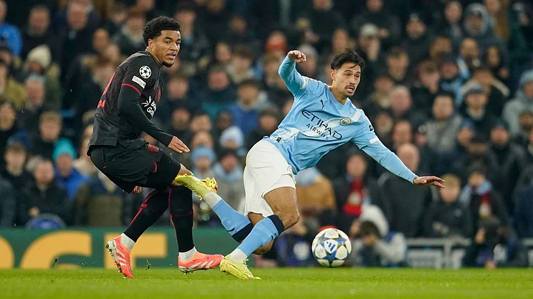 Bayer Leverkusen's Malik Tillman vies for the ball with Manchester City's Nico Gonzalez during the UEFA Champions League opening phase match on November 25, 2025. - | Photo: AP/Dave Thompson