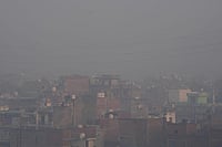 | Photo: Suresh K Pandey/Outlook : A thick blanket of smog covers an area as air quality deteriorates, in New Delhi.