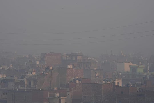 Delhi Air Quality Plunges to ‘Severe’ as PM2.5 Levels Soar