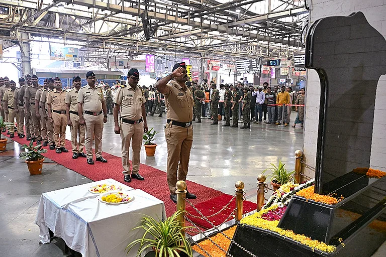 Police personnel pay tribute to the victims of the 26/11 Mumbai terror attack on the attack's 17th anniversary, at Chhatrapati Shivaji Maharaj Terminus (CSMT) in Mumbai. - | Photo: PTI