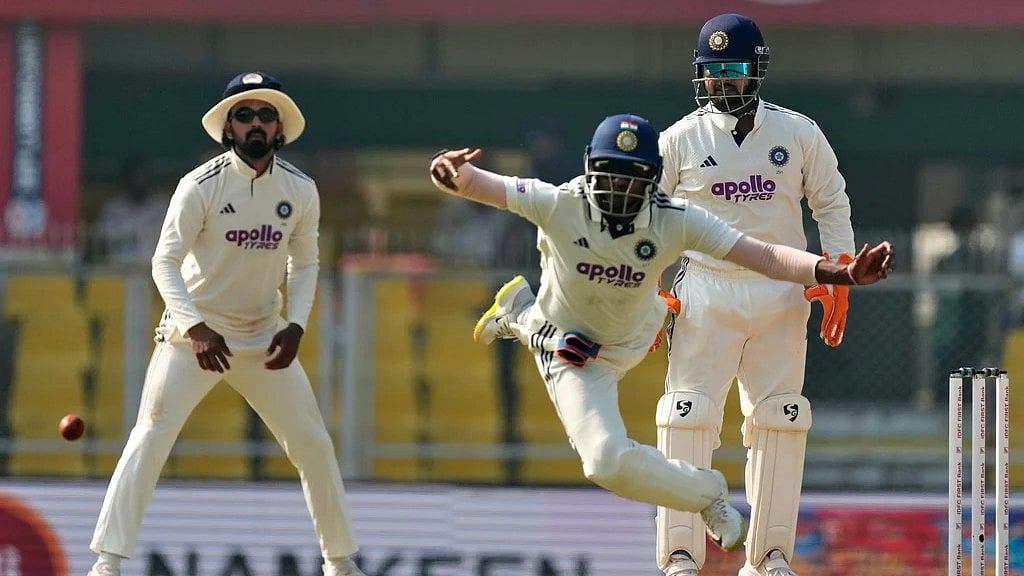 AP : South Africa beat India by 408 runs in Guwahati to sweep the Test series 2-0.