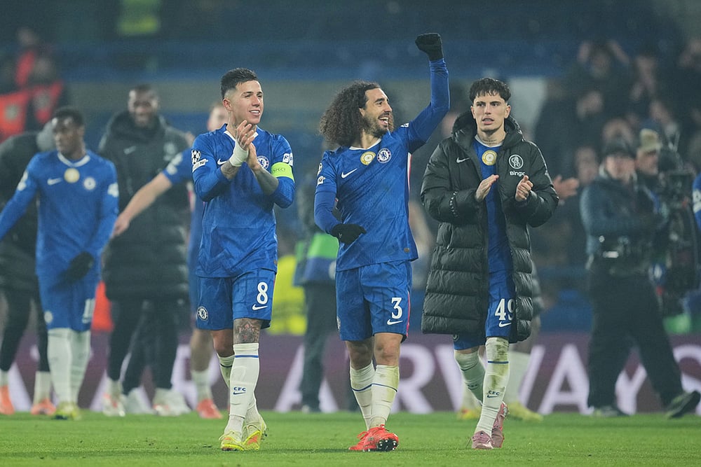 | Photo: AP/Kin Cheung : Chelsea's Enzo Fernandez, left, Chelsea's Marc Cucurella, center, and Chelsea's Alejandro Garnacho applaud fans at the end of the Champions League opening phase soccer match between Chelsea and Barcelona in London.