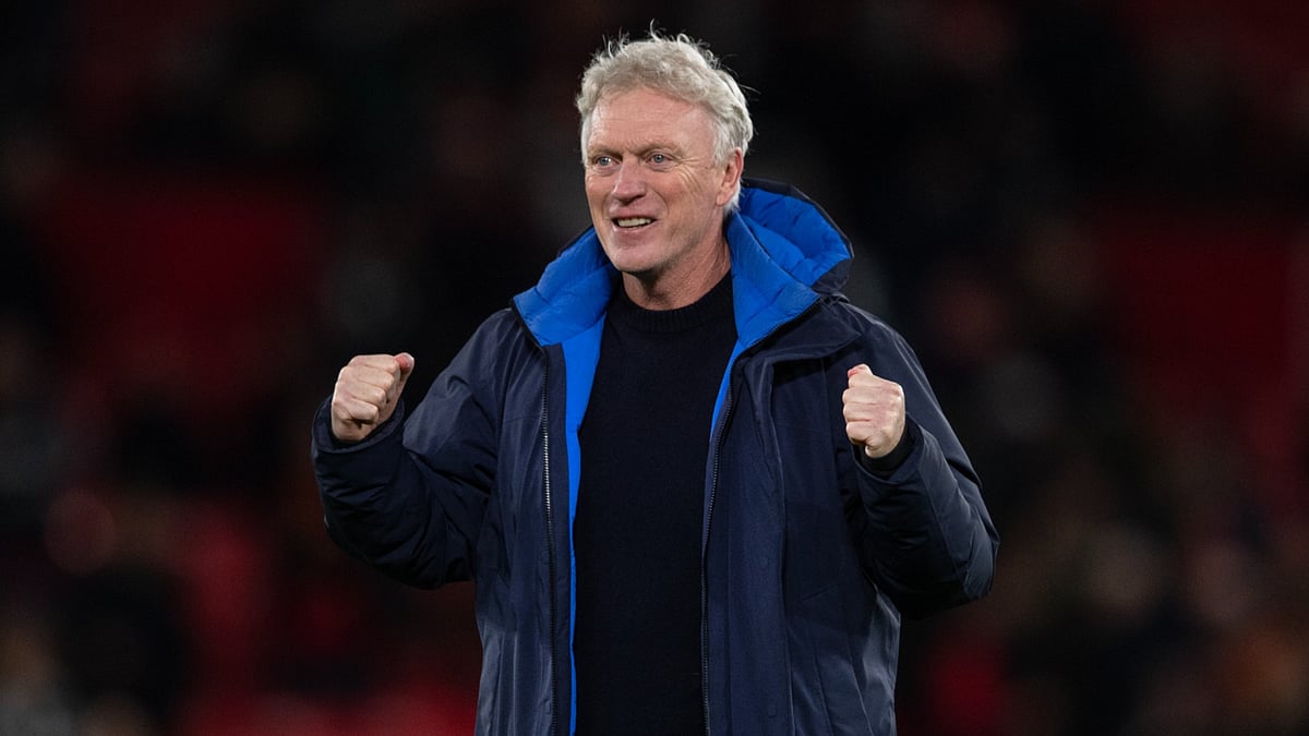 Everton manager David Moyes celebrates his side's win in the English Premier League match against Manchester United on Novemmber 25, 2025. - null