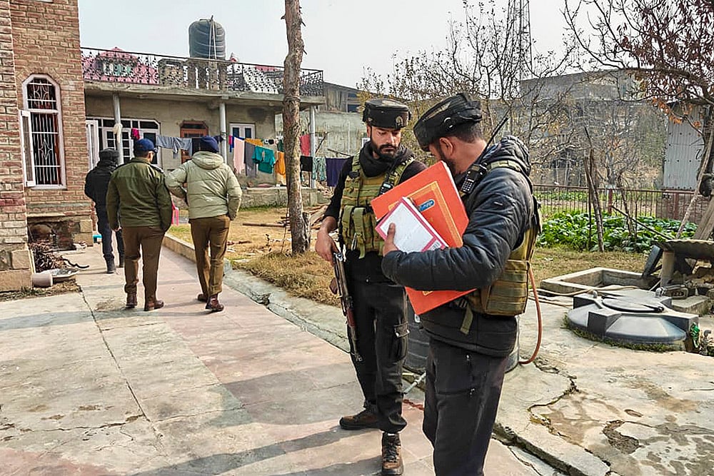 Police conducts searches at Jamaat-e-Islami houses in Pulwama
