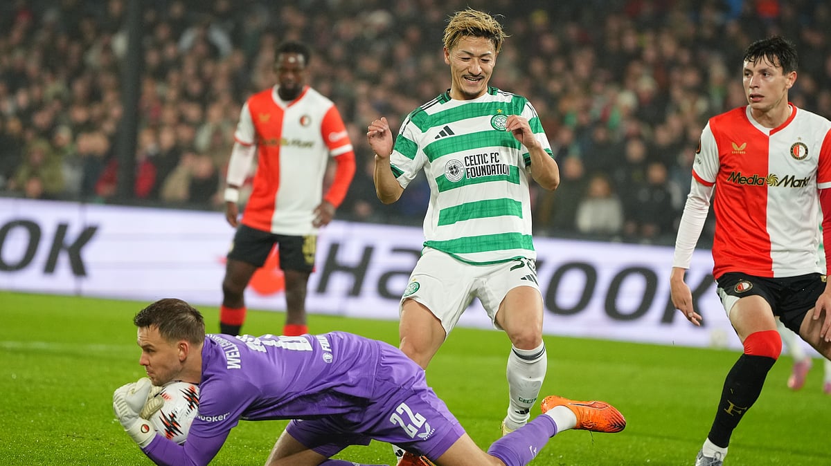 Celtic's Daizen Maeda jumps to avoid colliding with Feyenoord's goalkeeper Timon Wellenreuther who saves during the UEFA Europa League opening phase match on November 27, 2025. - | Photo: AP/Peter Dejong