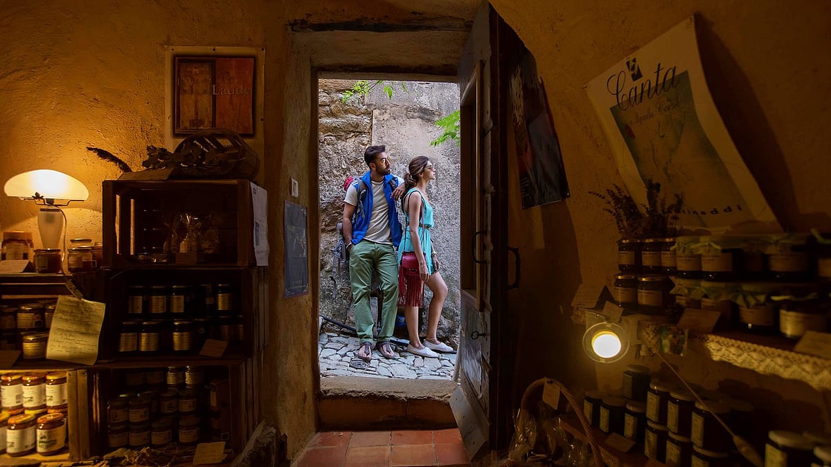 A still from Tamasha (2015)