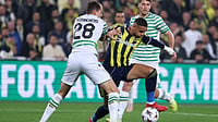 (Huseyin Yavuz/Dia Photo via AP) : Fenerbahce's Youssef En-Nesyri, right, vies for the ball with Ferencvaros' Toon Raemaekers during the Europa League soccer match between Fenerbahce and Ferencvaros in Istanbul, Turkey, Thursday, Nov. 27, 2025