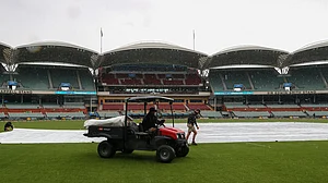 X/WBBL : Match 27 of the WBBL 2025 between Adelaide Strikers and Sydney Thunders is delayed due to wet outfield.