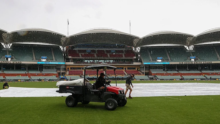 Match 27 of the WBBL 2025 between Adelaide Strikers and Sydney Thunders is delayed due to wet outfield. - X/WBBL