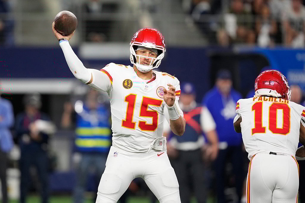 Kansas City Chiefs Vs Dallas Cowboys NFL game photo-Patrick Mahomes