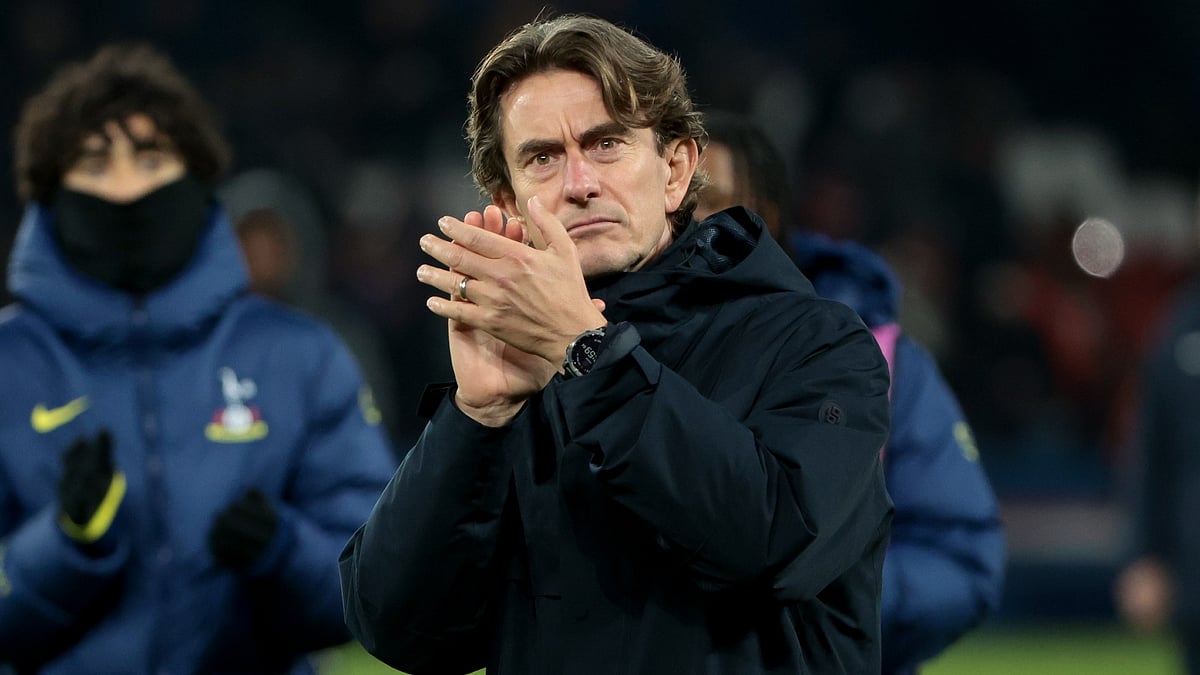 Tottenham Hotspur manager Thomas Frank applauds the fans during the UEFA Champions League match against PSG on November 27, 2025.