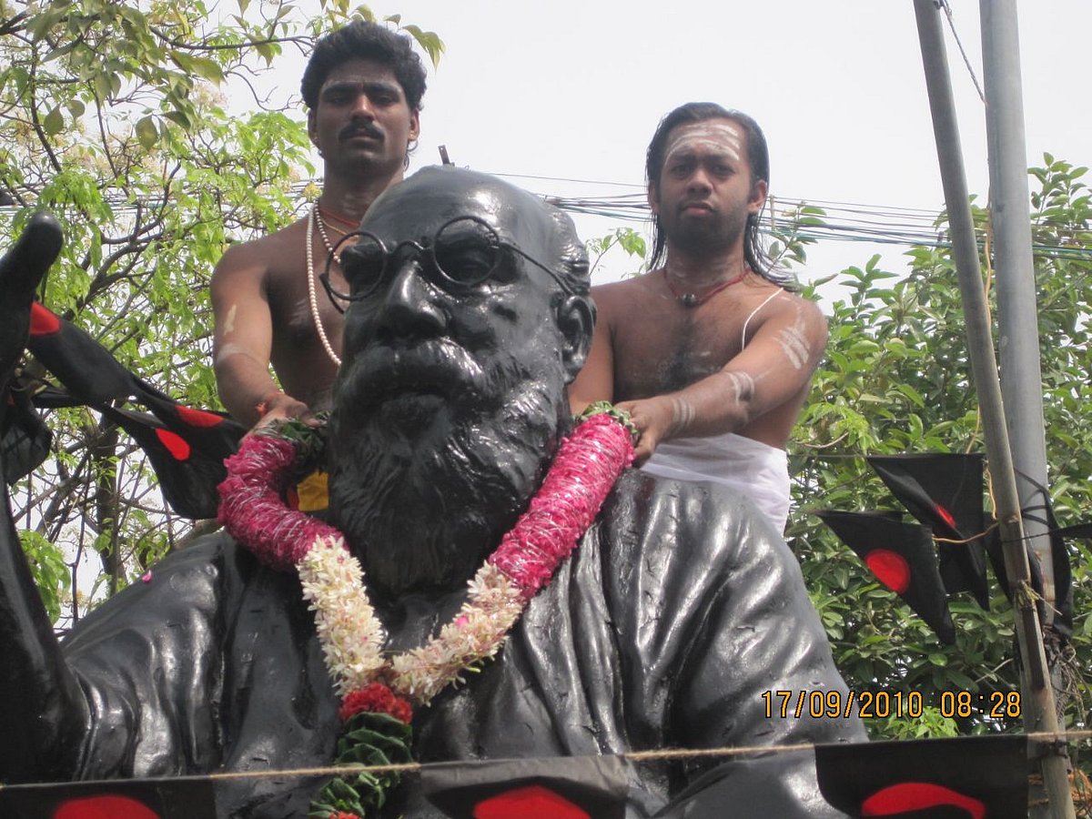 X : Students of the temple-priest training institute paying respect to Periyar