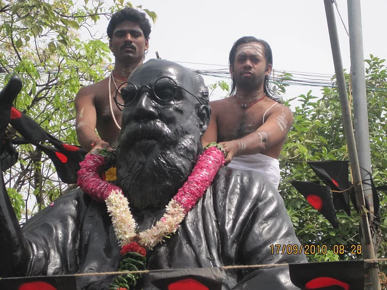 Students of the temple-priest training institute paying respect to Periyar - X