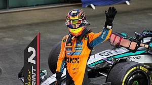 (AP Photo/Altaf Qadri) : McLaren driver Oscar Piastri of Australia greets fans after winning the sprint race at the Lusail International Circuit ahead of the Qatar Formula One Grand Prix, in Lusail, Qatar, Saturday, Nov. 29, 2025.
