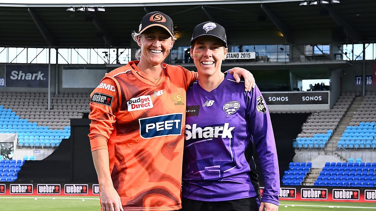 Hobart have won the flip and they've sent in the visitors. - WBBL