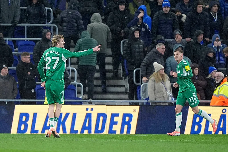 https://media.assettype.com/outlookindia/2025-11-30/3ra11axj/Everton-vs-Newcastle-United-EPL-match-Nick-Woltemade.jpg?w=801&auto=format%2Ccompress&fit=max&format=webp&dpr=1.0
