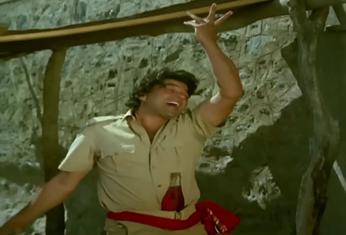 Dharmendra in the song Jat Yamla Pagla Deewana