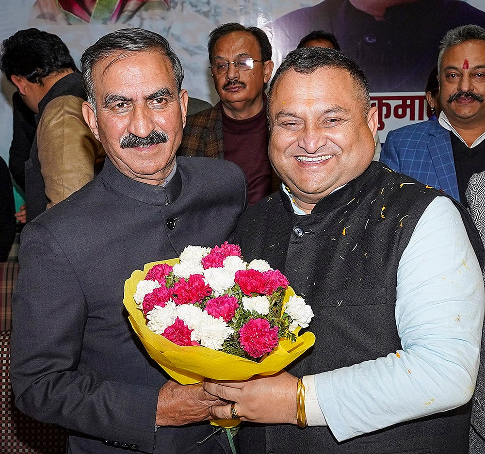 Sukhvinder Singh Sukhu greets Vinay Kumar