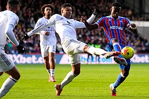 | Photo: Jordan Pettitt/PA via AP : Manchester United's Casemiro and Crystal Palace's Marc Guehi, right, during the English Premier League soccer match between Crystal Palace and Manchester United in London.
