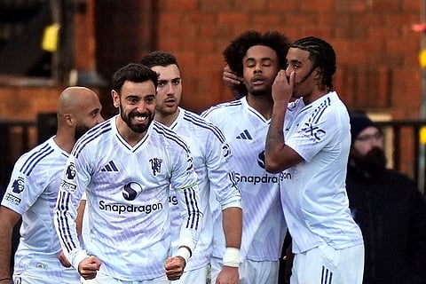 Manchester United's Joshua Zirkzee, second right, celebrates scoring with teammates during the English Premier League soccer match between Crystal Palace and Manchester United in London.