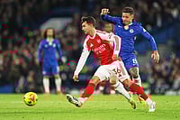 Chelsea 1-1 Arsenal, English Premier League: 10-Man Blues Hold Gunners At Stamford Bridge | Photo: AP/Ian Walton : Chelsea's Enzo Fernandez, right, challenges for the ball with Arsenal's Martin Zubimendi during the English Premier League soccer match between Chelsea and Arsenal in London, England.