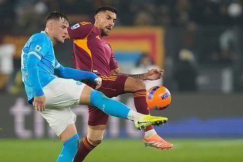 Napoli's Sam Beukema challenge for the ball with Roma's Lorenzo Pellegrini during the Serie A soccer match between Roma and Napoli in Rome.