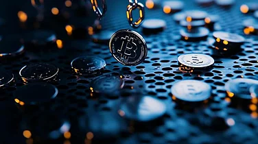 How Do Robust Price Oracles Like Chainlink Prevent Manipulation By Bots?