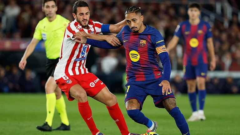 Atletico Madrid's Koke fights for the ball against Barcelona's Raphinha during their Spanish La Liga match on December 2, 2025 - | Photo: AP/Joan Monfort