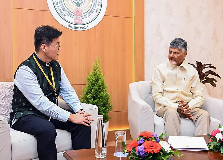 Karnataka Chief Minister N Chandrababu Naidu meets Chief Sustainability Strategy Officer, LG Chem, Yunjo Ko Visakhapatnam, Nov 15 (ANI): Andhra Pradesh Chief Minister N Chandrababu Naidu meets LG Chem, Chief Sustainability Strategy Officer, Yunjo Ko, on the sidelines of the CII Partnership Summit, in Visakhapatnam - Imago/HT