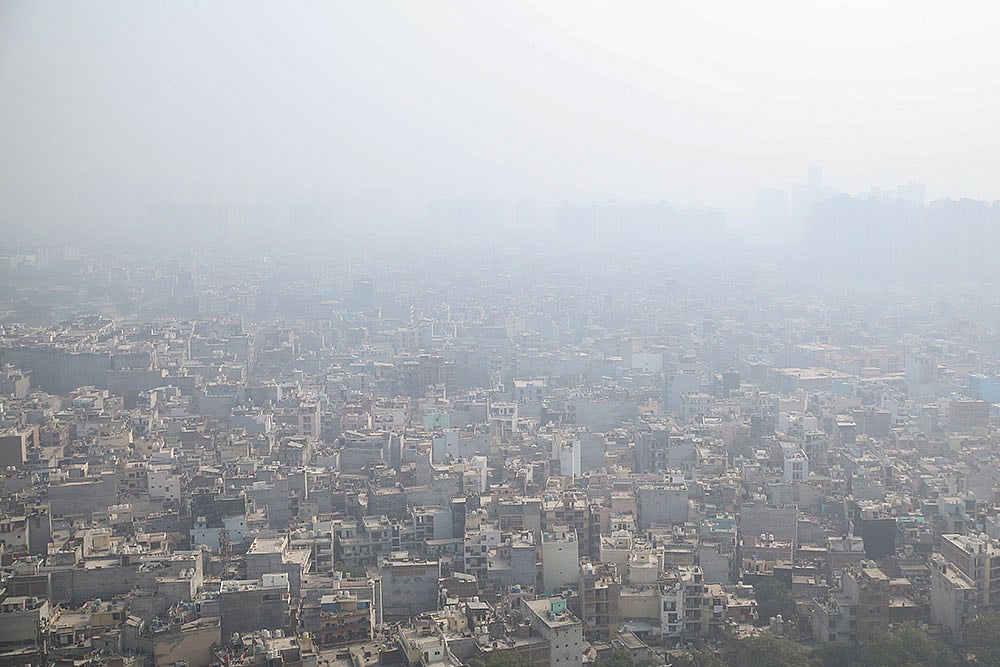 Weather: Smog in Noida