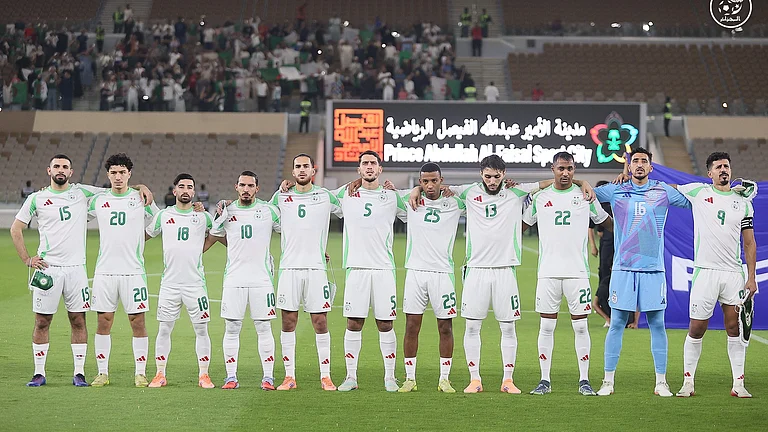 The opening match of Group D of the FIFA Arab World Cup at the Ahmad bin Ali Stadium in Al Rayyan ended in a draw. - X/Equipe d Algerie