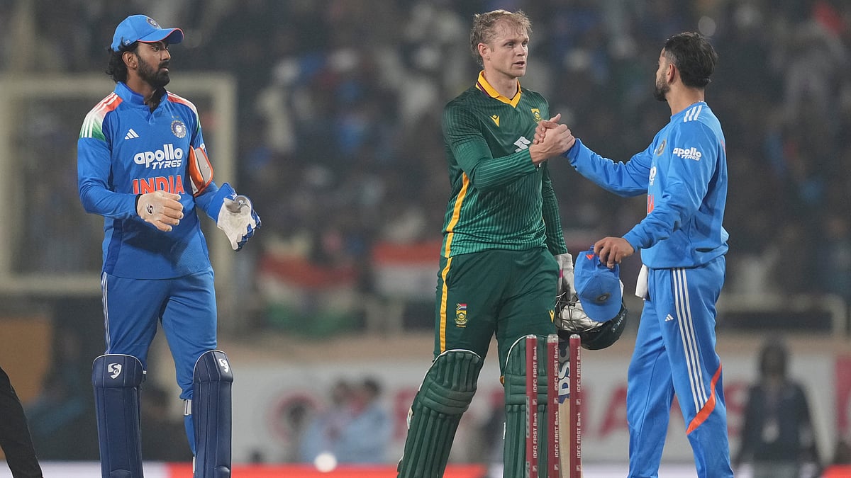 India's Virat Kohli, right, shakes hands with South Africa's Corbin Bosch after India won the first One Day International match in Ranchi, India, Sunday, Nov. 30, 2025 - (AP Photo/Rafiq Maqbool)