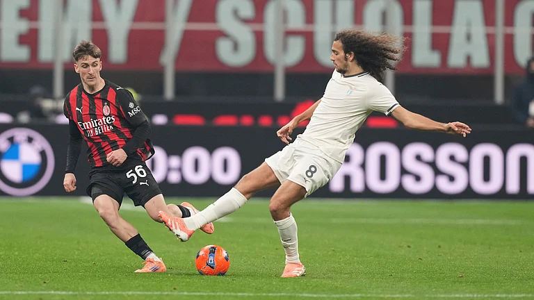 AC Milan's Alexis Saelemaekers and Lazio's Matteo Guendouzi challenge for the ball during their Serie A match on November 29, 2025. - | Photo: AP/Antonio Calanni